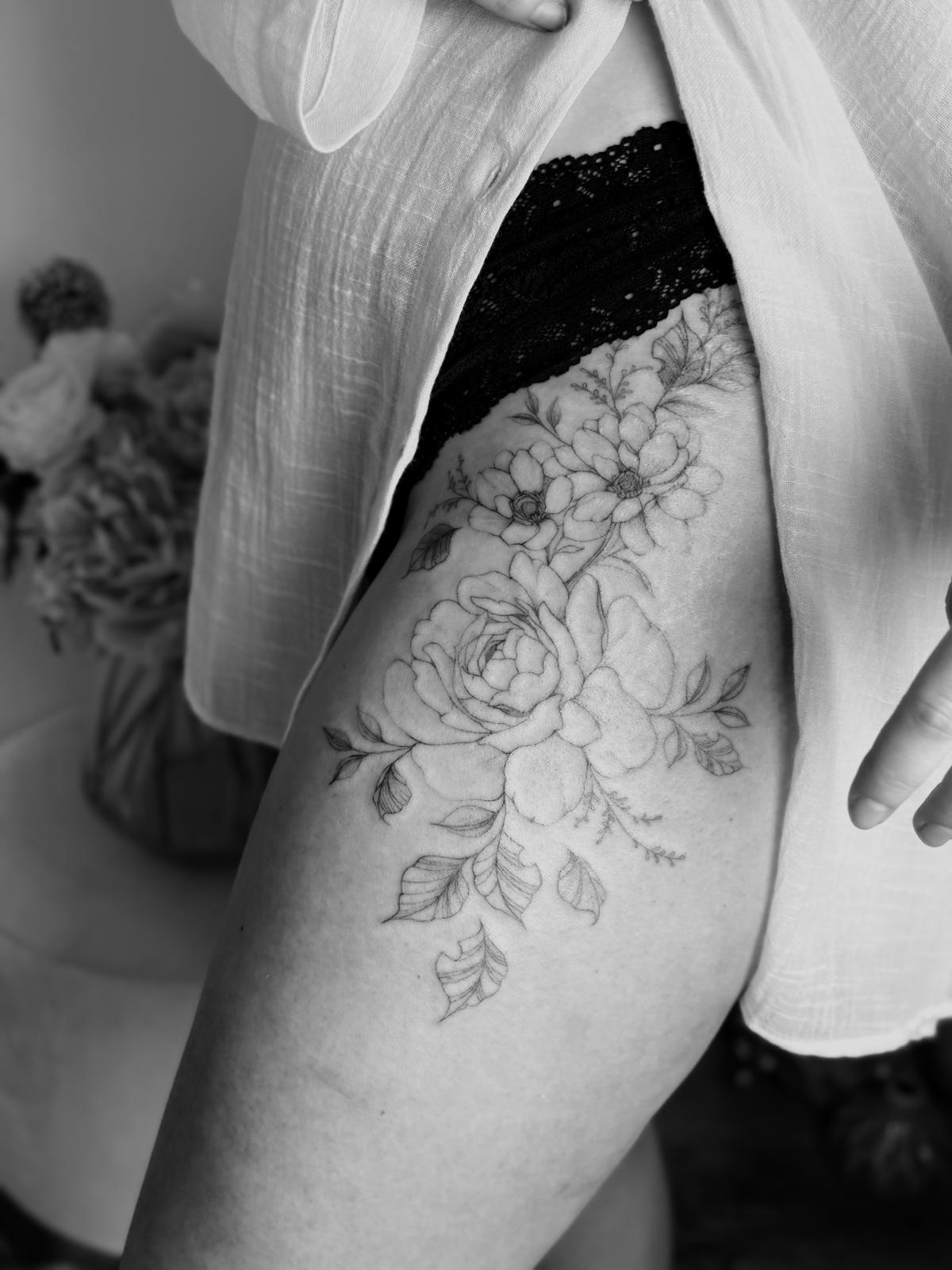 Florales Arrangement – Florale Fineline Tattoo Stuttgart