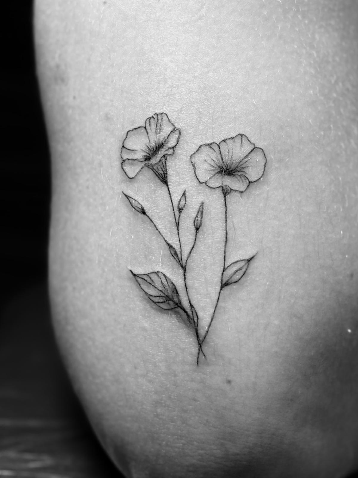 Fineline Tattoo Stuttgart von Thu Tieu Pure Black Art