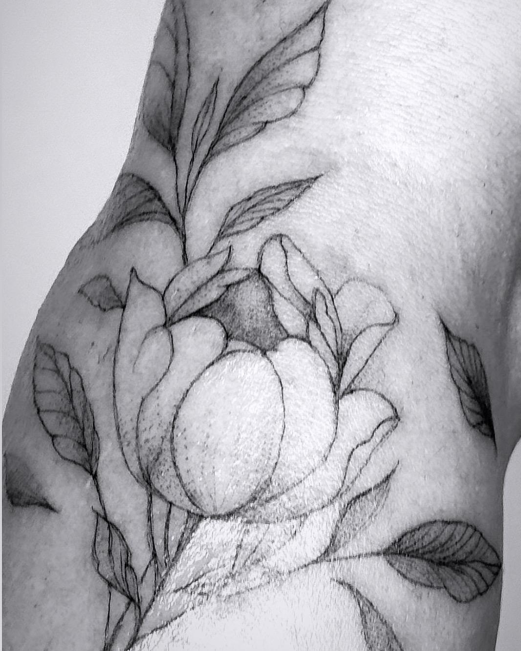 Fineline Tattoo Stuttgart von Thu Tieu Pure Black Art