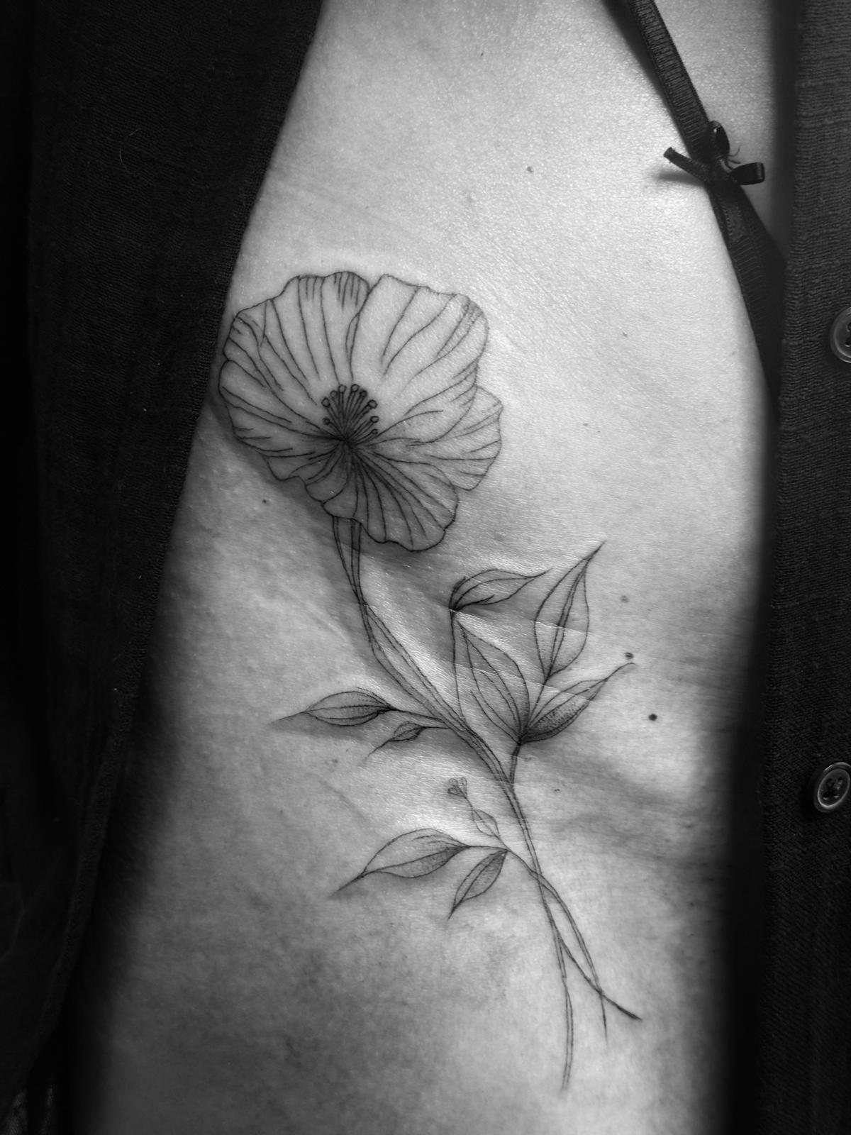 Fineline Tattoo Stuttgart von Thu Tieu Pure Black Art