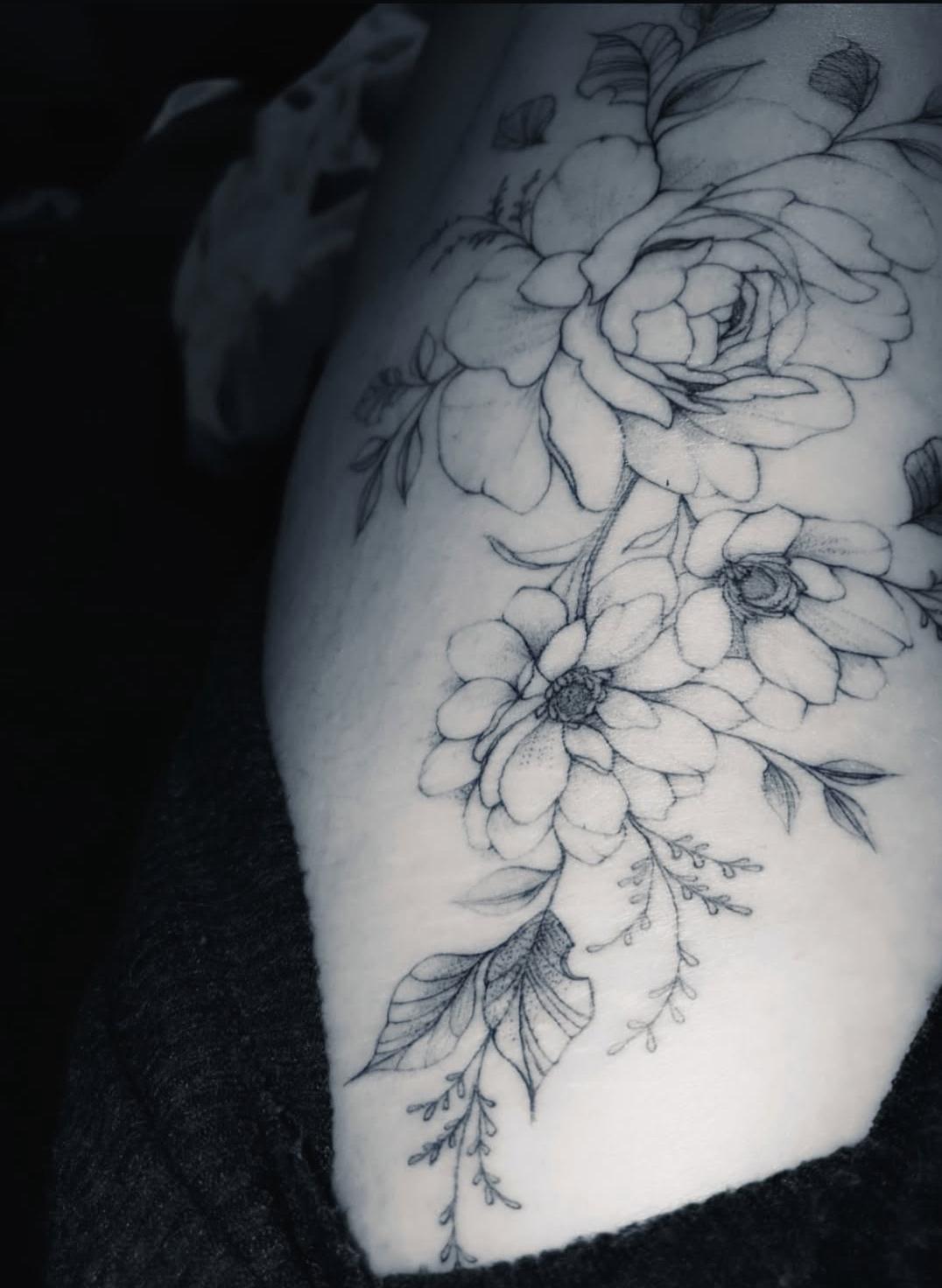 Fineline Tattoo Stuttgart von Thu Tieu Pure Black Art