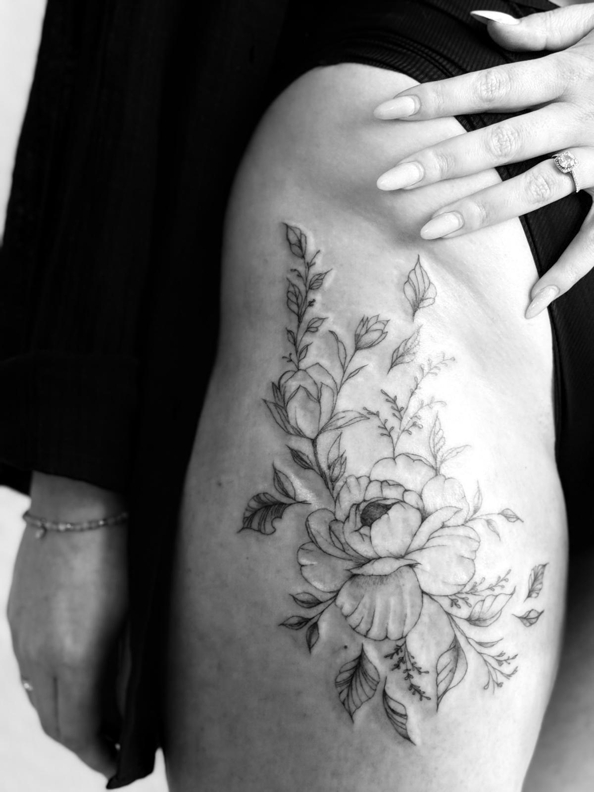 Fineline Tattoo Stuttgart von Thu Tieu Pure Black Art